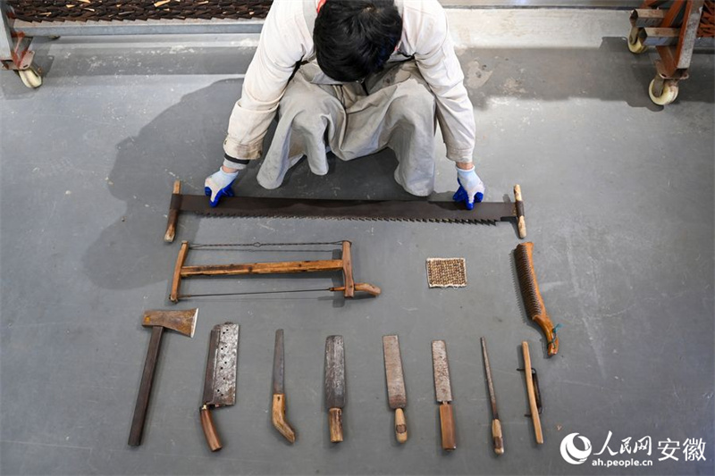 Anhui: fabrico de pentes de madeira artesanais de Langqiao, arte transmitida por milhares de anos