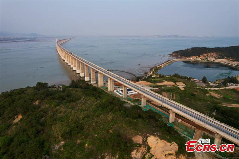 Ponte transversal da Baía de Meizhou em Fujian