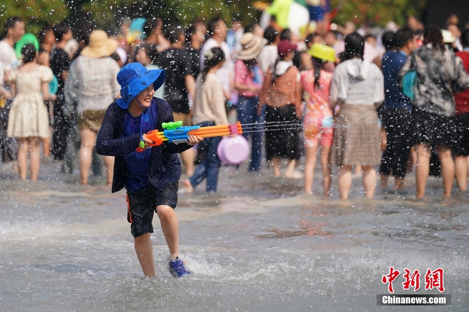 Yunnan realiza Festival de Aspersão de Água