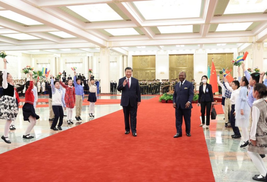 Presidente chinês reúne-se com presidente gabonense