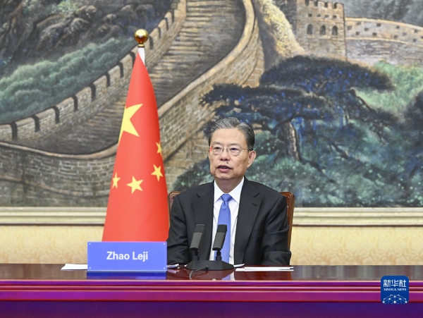 Principal legislador da China conversa com presidente da Câmara dos Representantes uruguaia