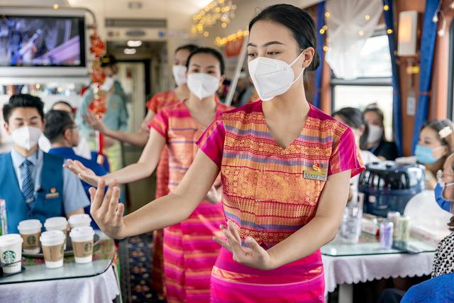 Ferrovia China-Laos registra 2.597 viagens transfronteiriças de passageiros na primeira semana