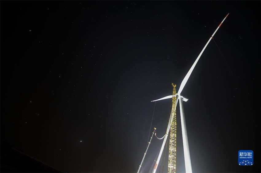 Primeira turbina eólica é instalada na província mais ocidental da China