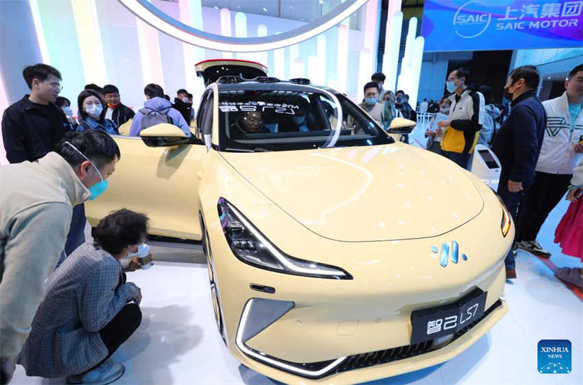 Veículos em exposição na Auto Shanghai 2023