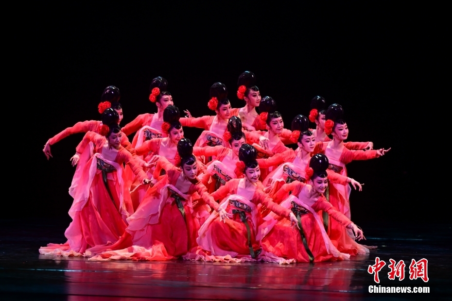 Concurso de dança clássica é realizado no nordeste da China