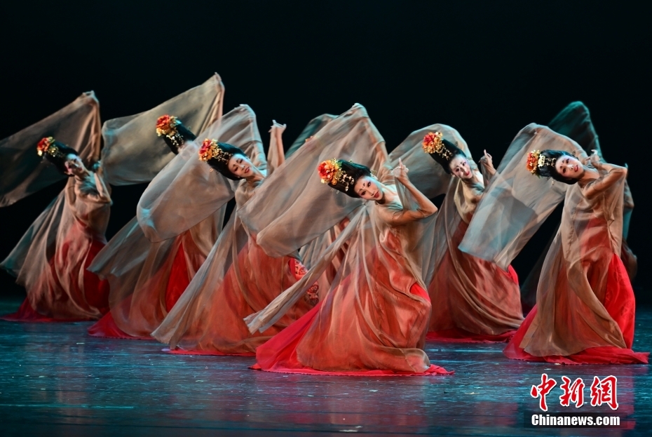 Concurso de dança clássica é realizado no nordeste da China