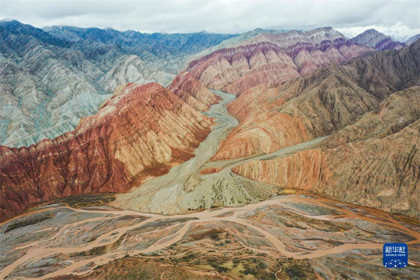 Galeria: cenário pitoresco de interseção das montanhas Kunlun e Tianshan