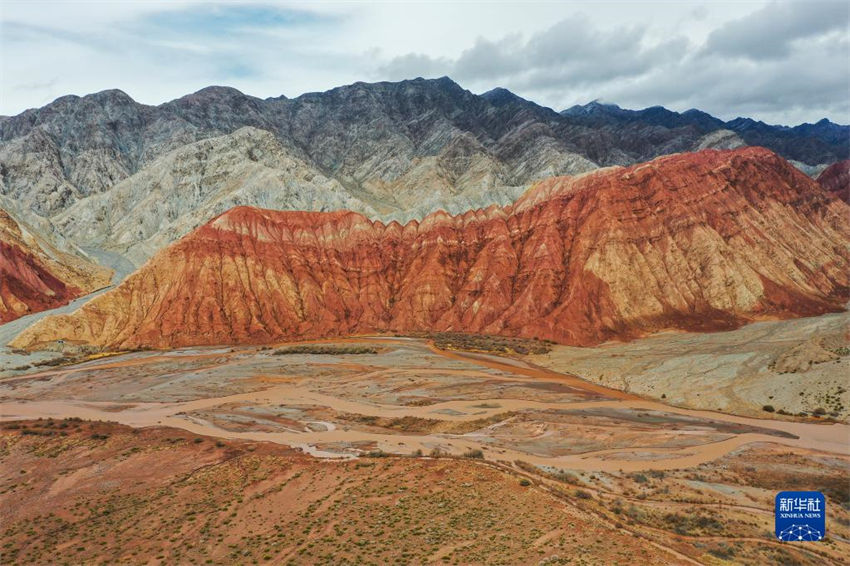 Galeria: cenário pitoresco de interseção das montanhas Kunlun e Tianshan