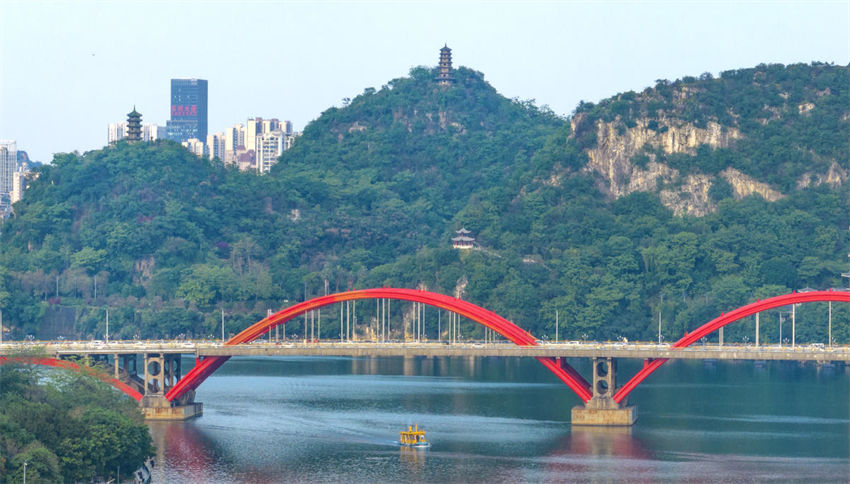 Fluxo de passageiros de ônibus aquáticos cresce rapidamente em Guangxi