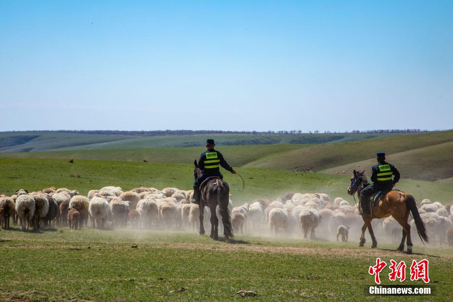 Xinjiang: policiais convertidos em 