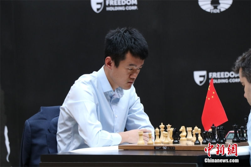 Ding Liren se torna primeiro chinês campeão mundial de xadrez