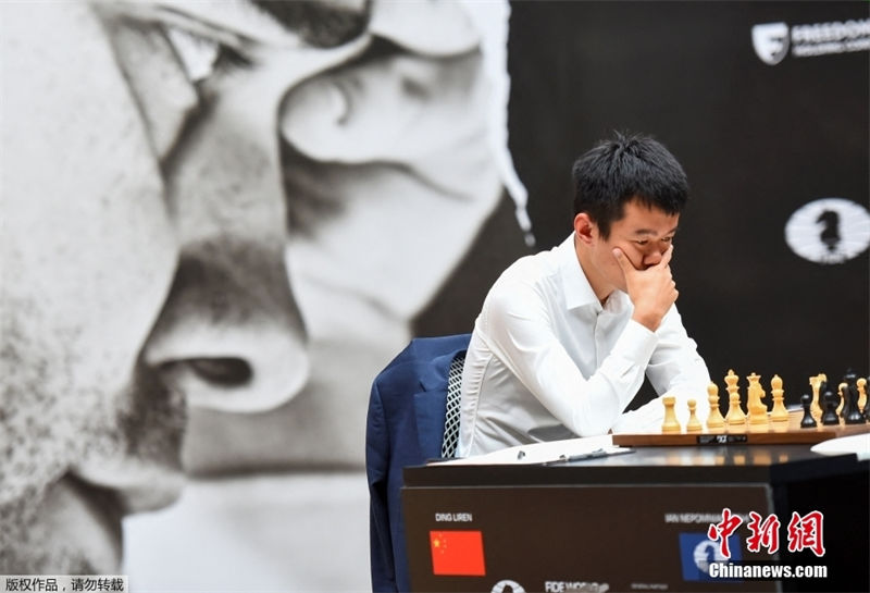 Ding Liren se torna primeiro chinês campeão mundial de xadrez