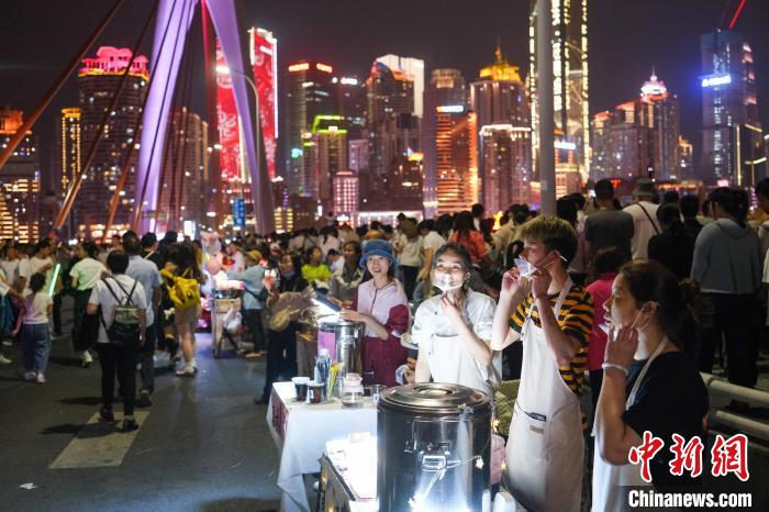 Galeria: ponte icônica repleta de visitantes no sudoeste da China