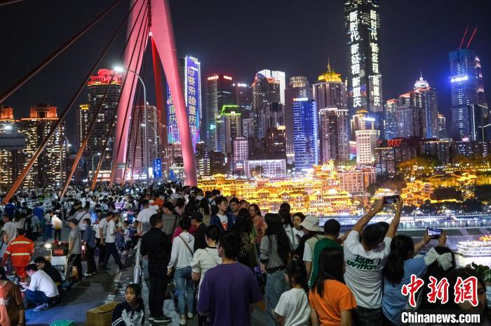 Galeria: ponte icônica repleta de visitantes no sudoeste da China