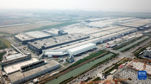 Gigafábrica da Tesla em Shanghai entrega mais de 75 mil veículos em abril