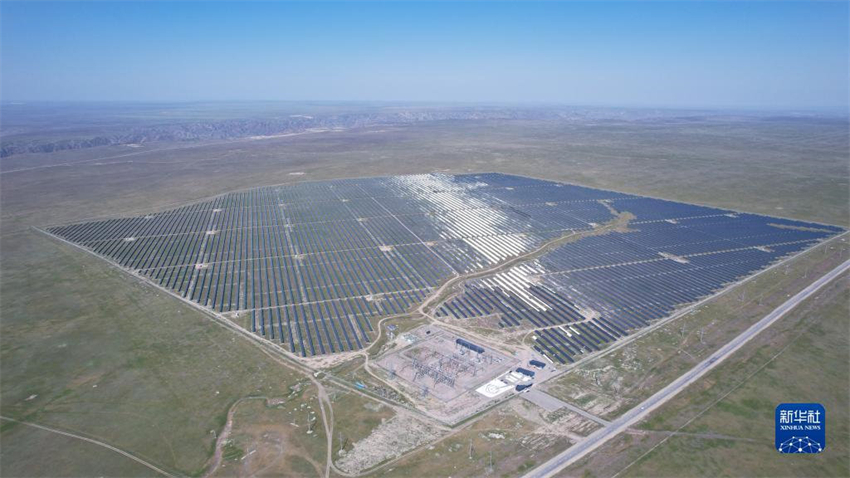 Empresas chinesas ajudam a construir usinas de energia fotovoltaica no Cazaquistão