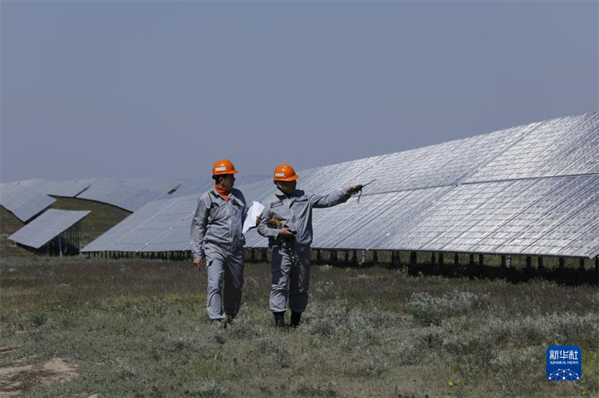 Empresas chinesas ajudam a construir usinas de energia fotovoltaica no Cazaquistão