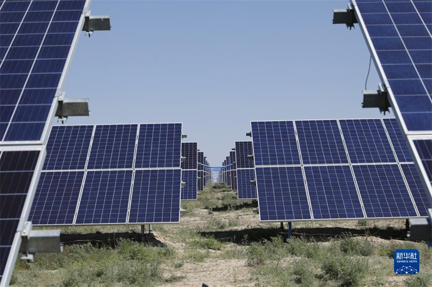 Empresas chinesas ajudam a construir usinas de energia fotovoltaica no Cazaquistão