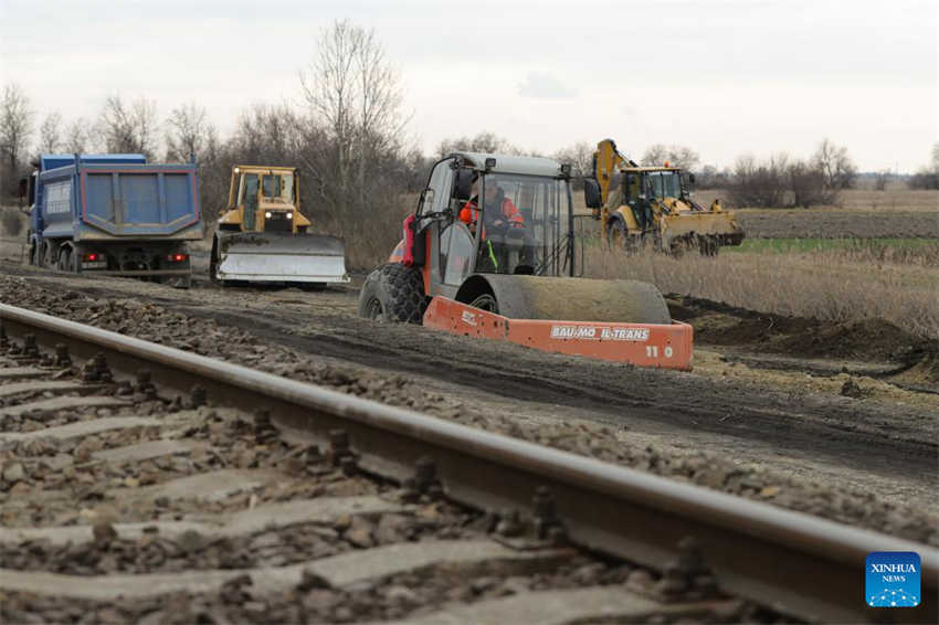 Ferrovia Hungria-Sérvia está em construção