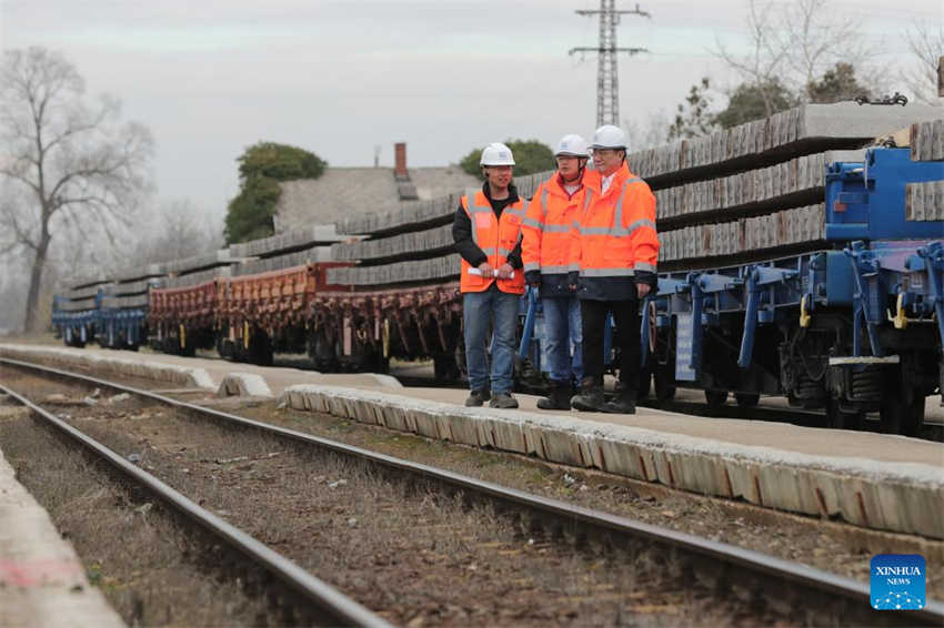 Ferrovia Hungria-Sérvia está em construção