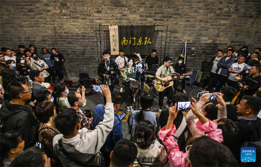 Vários tipos de música ao redor do mundo se encontram em Xi'an via comunicação cultural