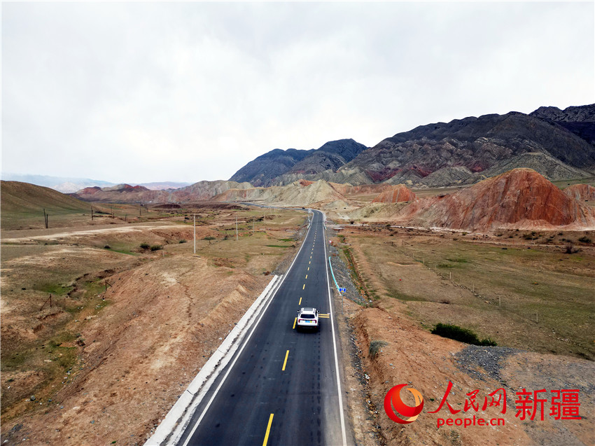 Galeria: estrada paisagística nas montanhas Tianshan no noroeste da China