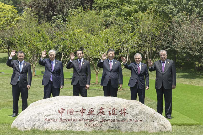 Xi Jinping e líderes da Ásia Central anunciam inauguração de mecanismo de cúpula