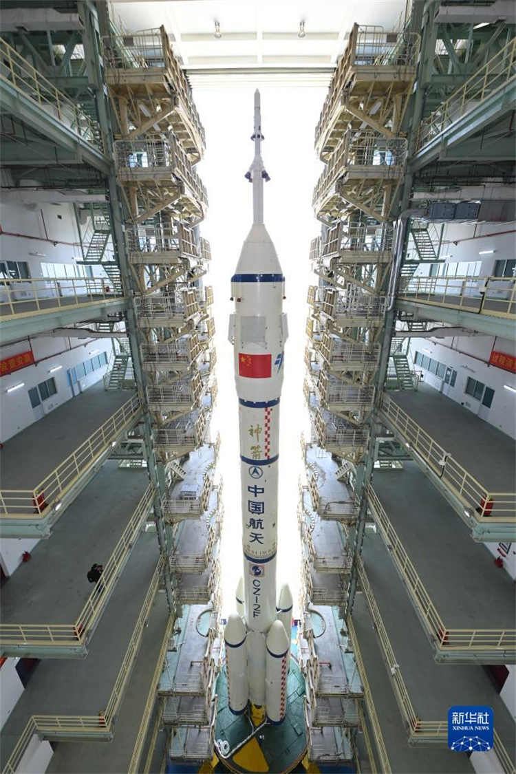 China se prepara para lançar nave espacial Shenzhou-16