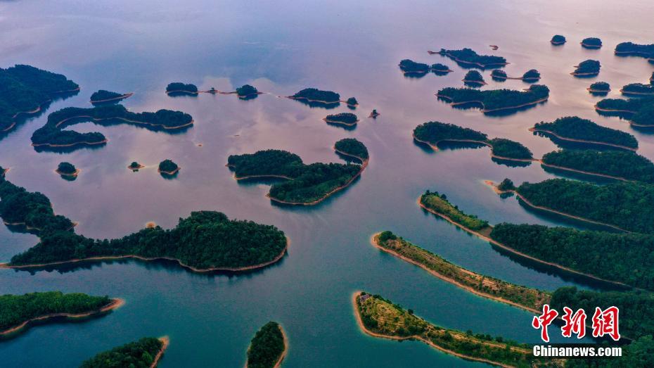 Galeria: linda paisagem ao pôr do sol surge no lago Qiandao no leste da China