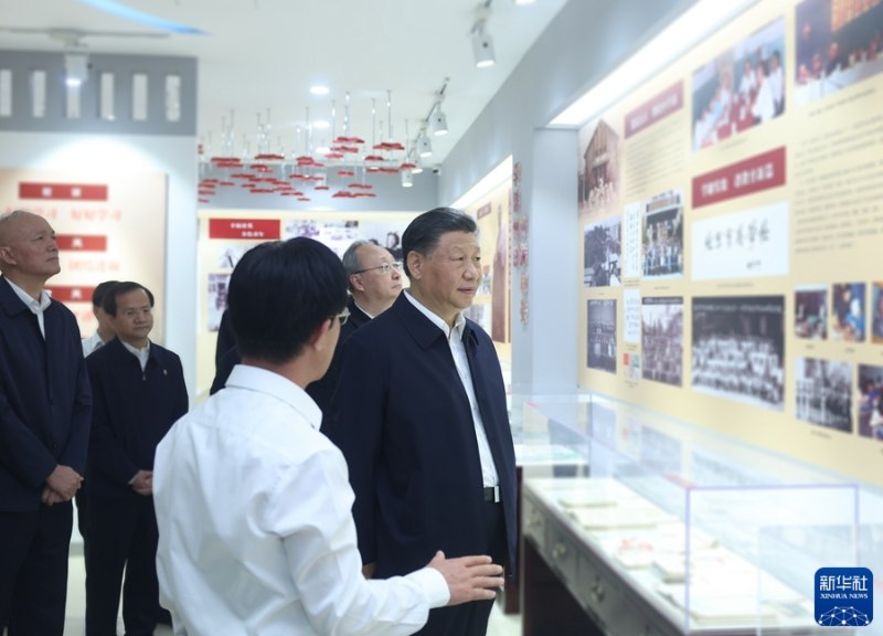 Xi Jinping visita escola em Beijing antes do Dia Internacional das Crianças