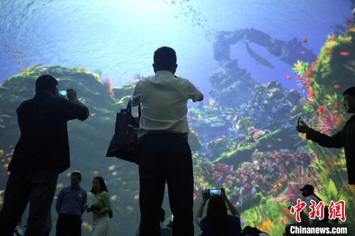 Cúpula de 360 graus de teatro traz banquete audiovisual oceânico no leste da China