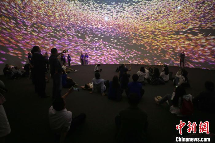 Cúpula de 360 graus de teatro traz banquete audiovisual oceânico no leste da China