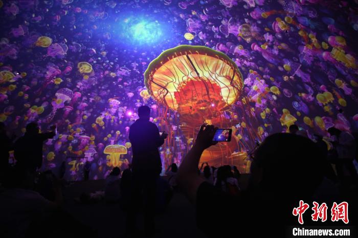 Cúpula de 360 graus de teatro traz banquete audiovisual oceânico no leste da China