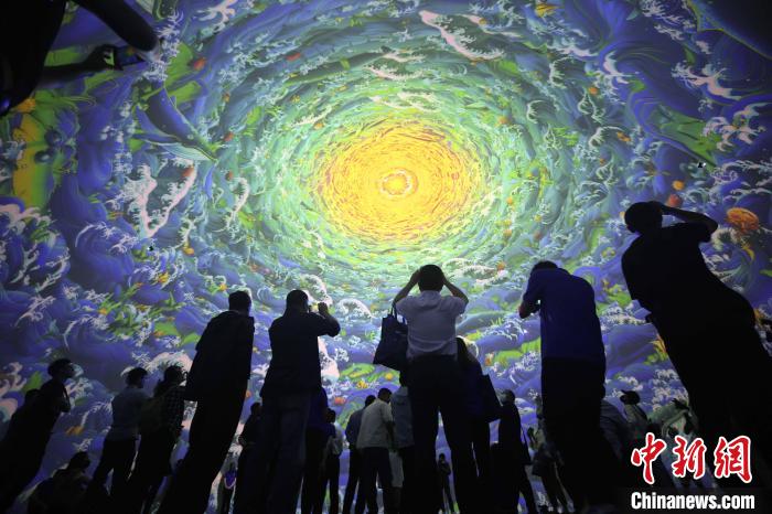 Cúpula de 360 graus de teatro traz banquete audiovisual oceânico no leste da China