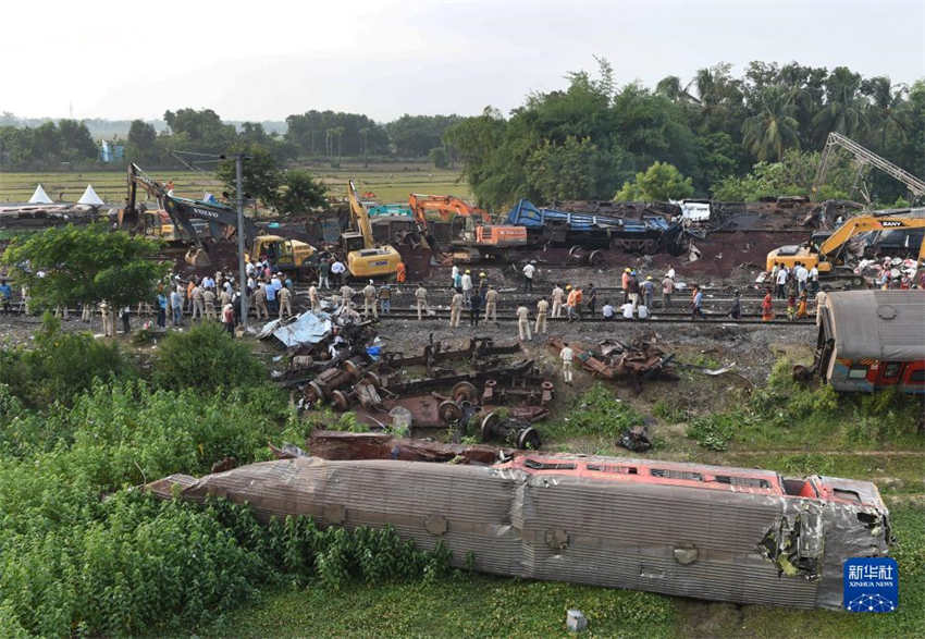 Número de mortos em acidente de trem na Índia é atualizado para 275