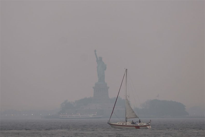 Incêndios florestais no Canadá afetam qualidade atmosférica em Nova York