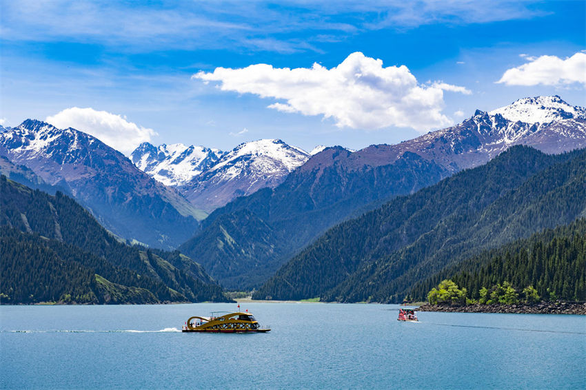 Galeria: pitoresca paisagem de verão no lago Tianchi atrai visitantes