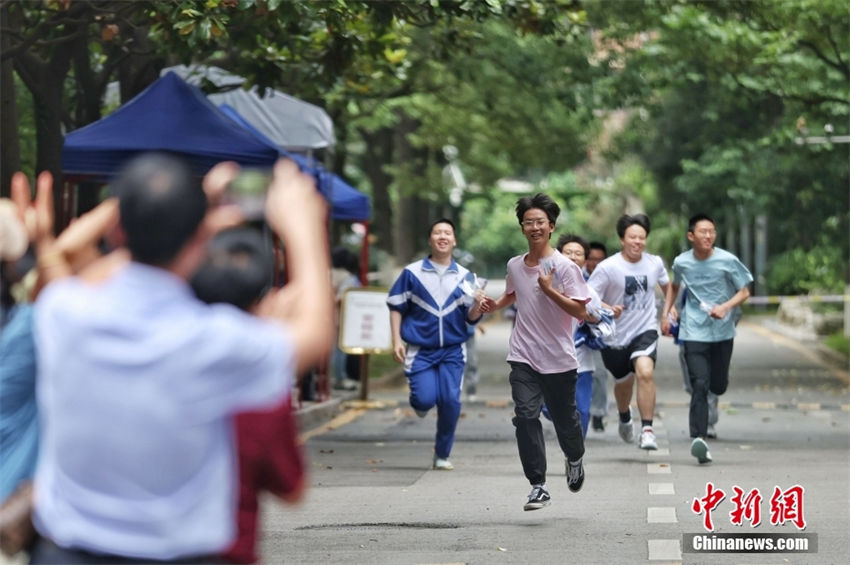 Vestibular nacional é concluído em várias partes da China