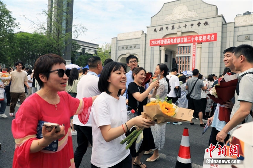 Vestibular nacional é concluído em várias partes da China