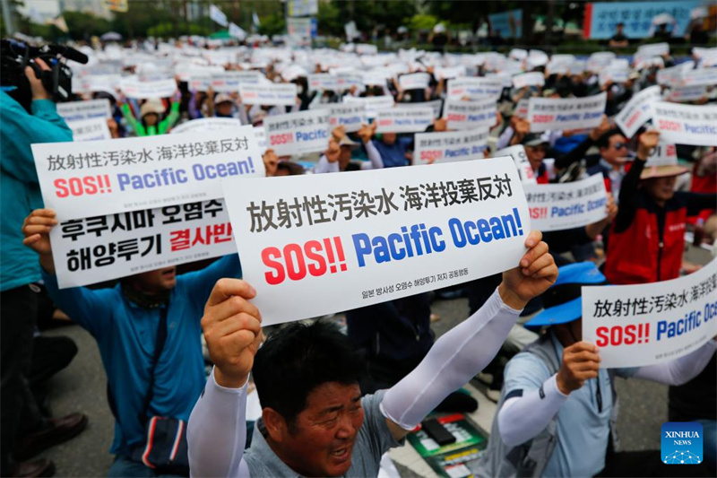 Pescadores sul-coreanos protestam contra descarga de águas residuais radioativas do Japão