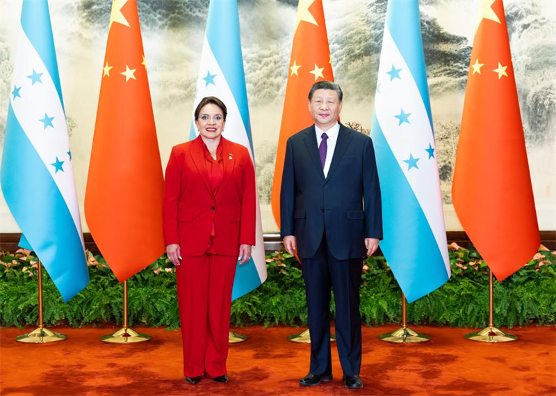 Xi Jinping e Xiomara Castro traçam rumo para laços China-Honduras em reunião histórica