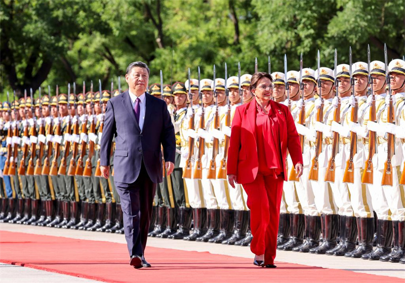 Xi Jinping e Xiomara Castro traçam rumo para laços China-Honduras em reunião histórica