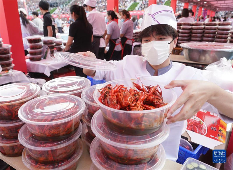 Festival Internacional da Lagosta é realizado em Jiangsu, leste da China