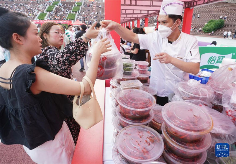 Festival Internacional da Lagosta é realizado em Jiangsu, leste da China