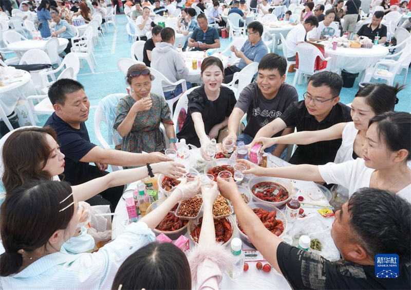 Festival Internacional da Lagosta é realizado em Jiangsu, leste da China