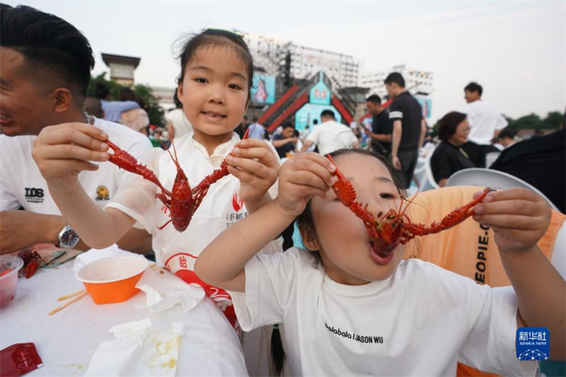 Festival Internacional da Lagosta é realizado em Jiangsu, leste da China