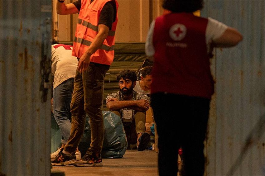 Grécia: barco naufraga causando 79 mortes e centenas de desaparecidos