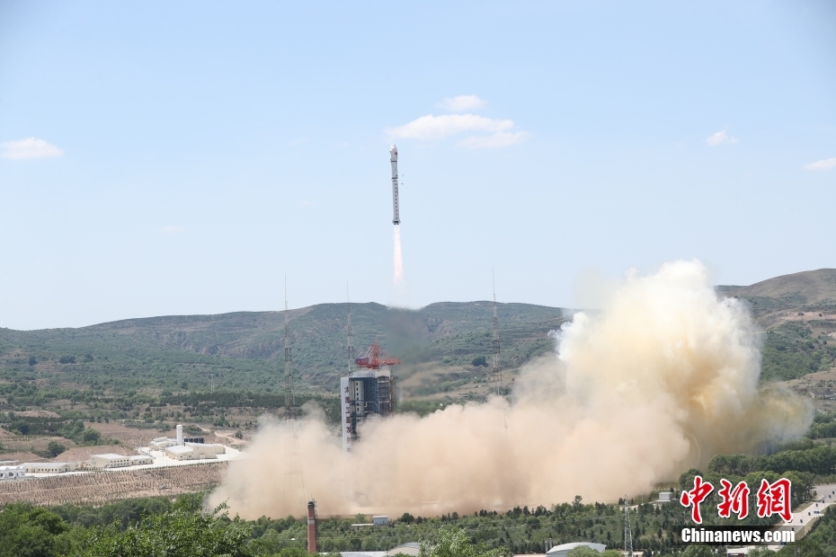 China lança 41 satélites em um único foguete, batendo recorde