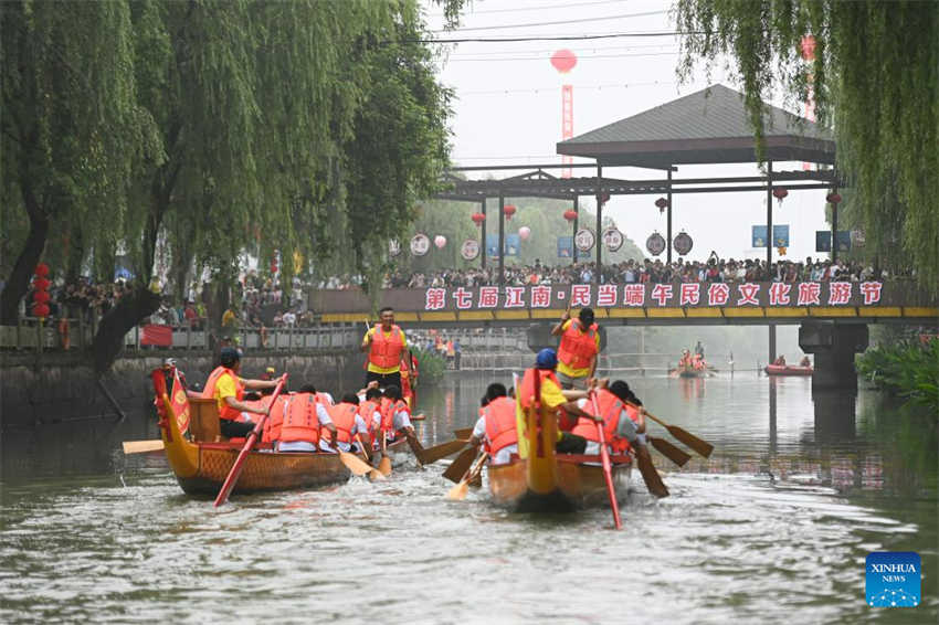 Residentes em Zhejiang celebram o próximo Festival do Barco do Dragão