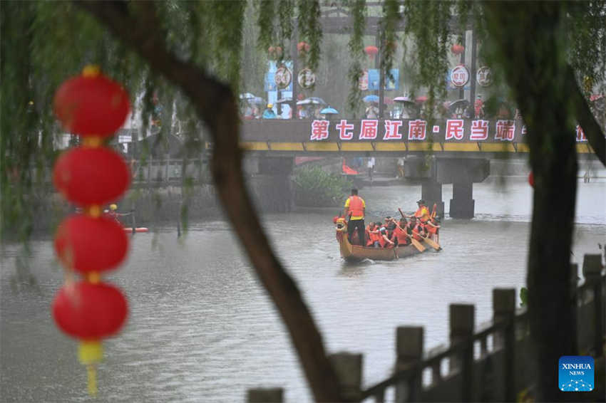 Residentes em Zhejiang celebram o próximo Festival do Barco do Dragão